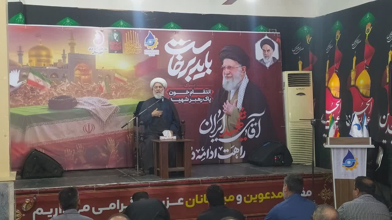 بزرگداشت یاد و راه رهبر شهید انقلاب در شرکت تولید و انتقال آب جنوب شرق برگزار شد