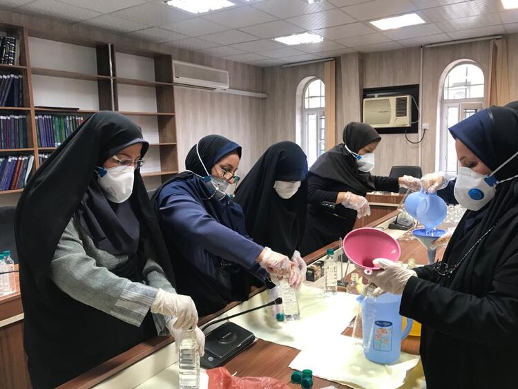 گزارش تصویری از فعالیت بسیج سازمان آب و برق در ارسال مواد ضدعفونی به مناطق محروم
