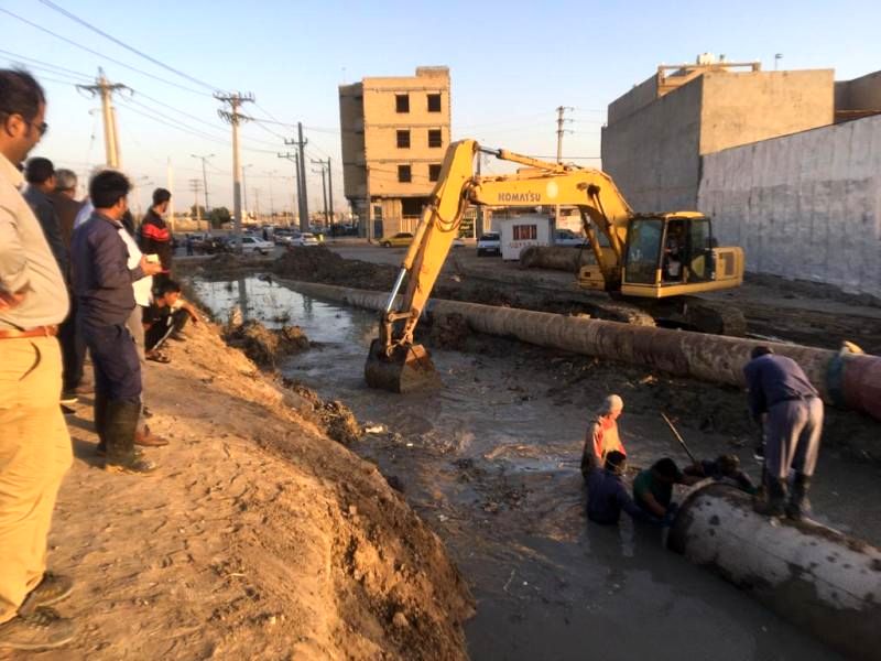 تعویض خط لوله فولادی 1000 میلی متر تاسیسات بندر امام خمینی(ره) 