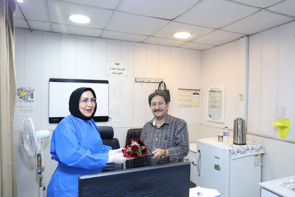 گزارش تصویری تقدیر از پزشکان مرکز پزشکی صنعت آب و برق خوزستان بمناسبت روز پزشک