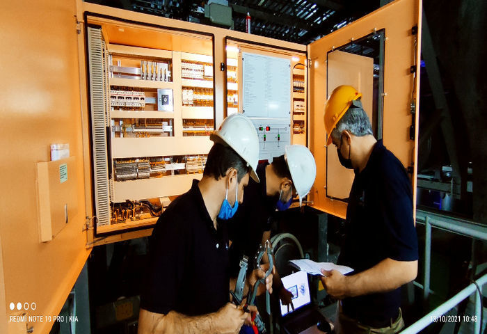 تست های الکتریکی کلید قدرت ژنراتور واحد شماره ۴ نیروگاه کارون۳ توسط شرکت تعمیرات نیروگاه های برق آبی انجام شد