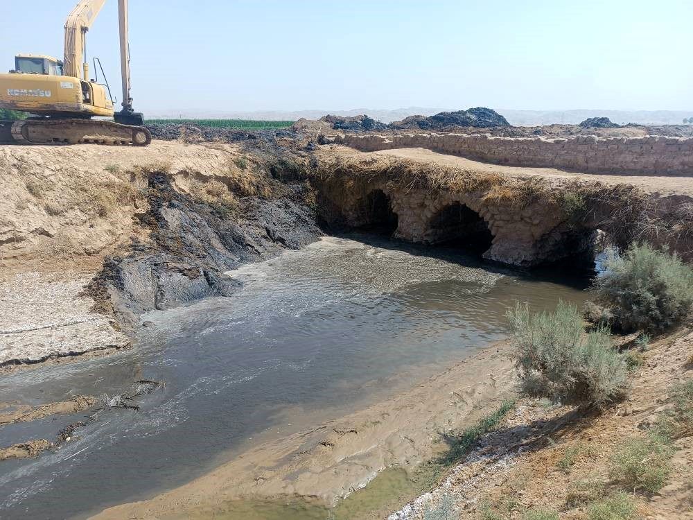 اجرای عملیات لایروبی زهکش P7A منطقه عقیلی  