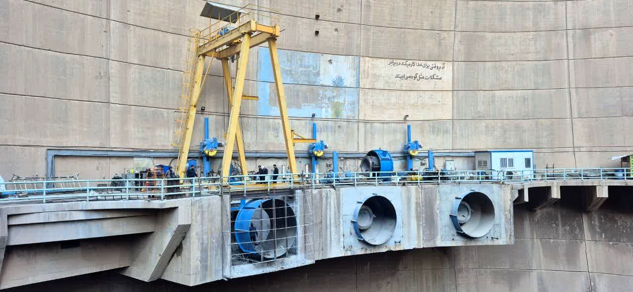 عملیات مونتاژ تجهیزات اصلی آبراهه شماره یک سد دز انجام شد