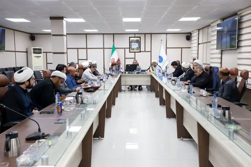 نخستین جلسه ائمه جماعت و مسئولین امور فرهنگی سازمان آب و برق خوزستان برگزار شد 