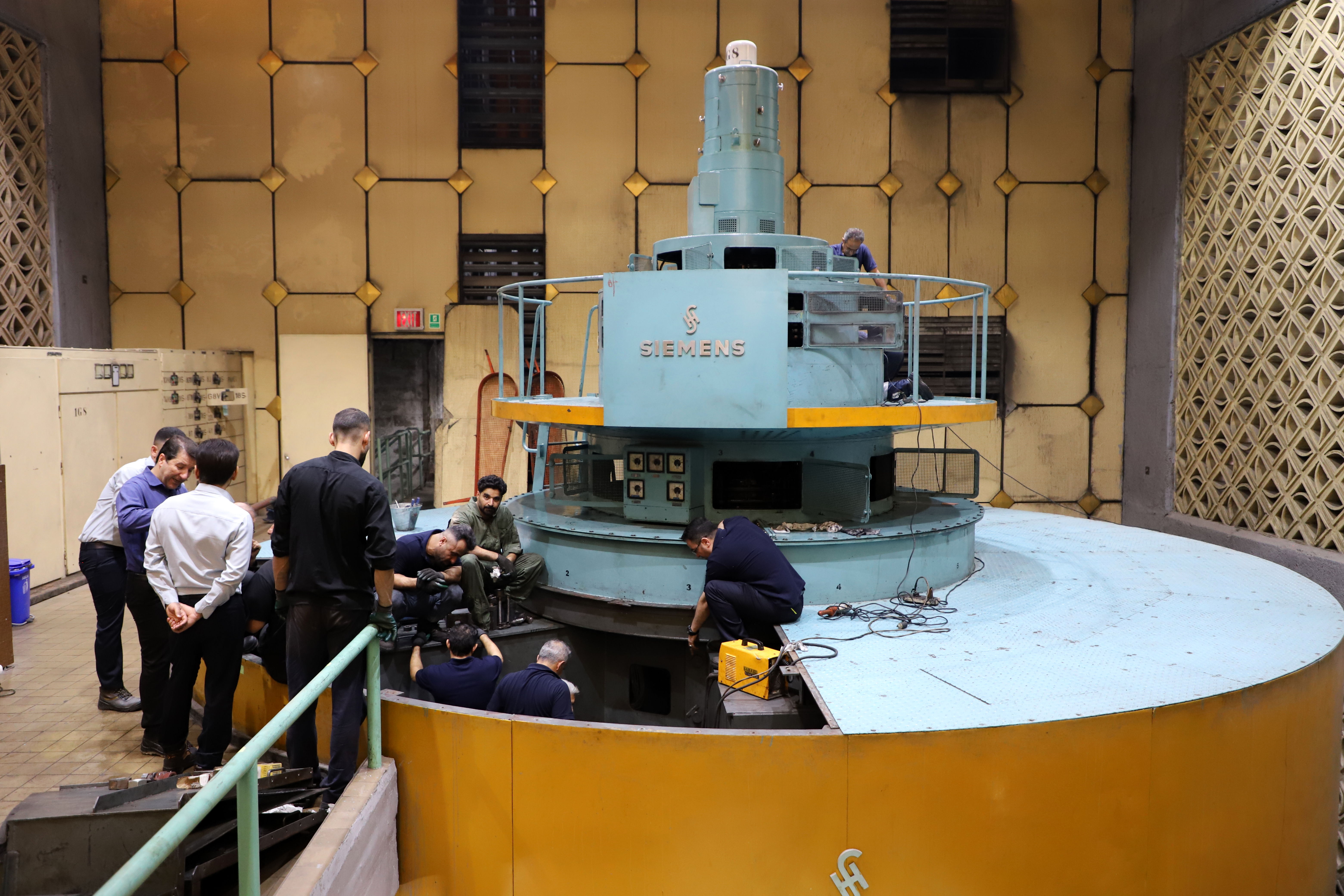 تعویض قطب‌های معیوب واحد شماره ۸ نیروگاه سد دز با موفقیت انجام شد