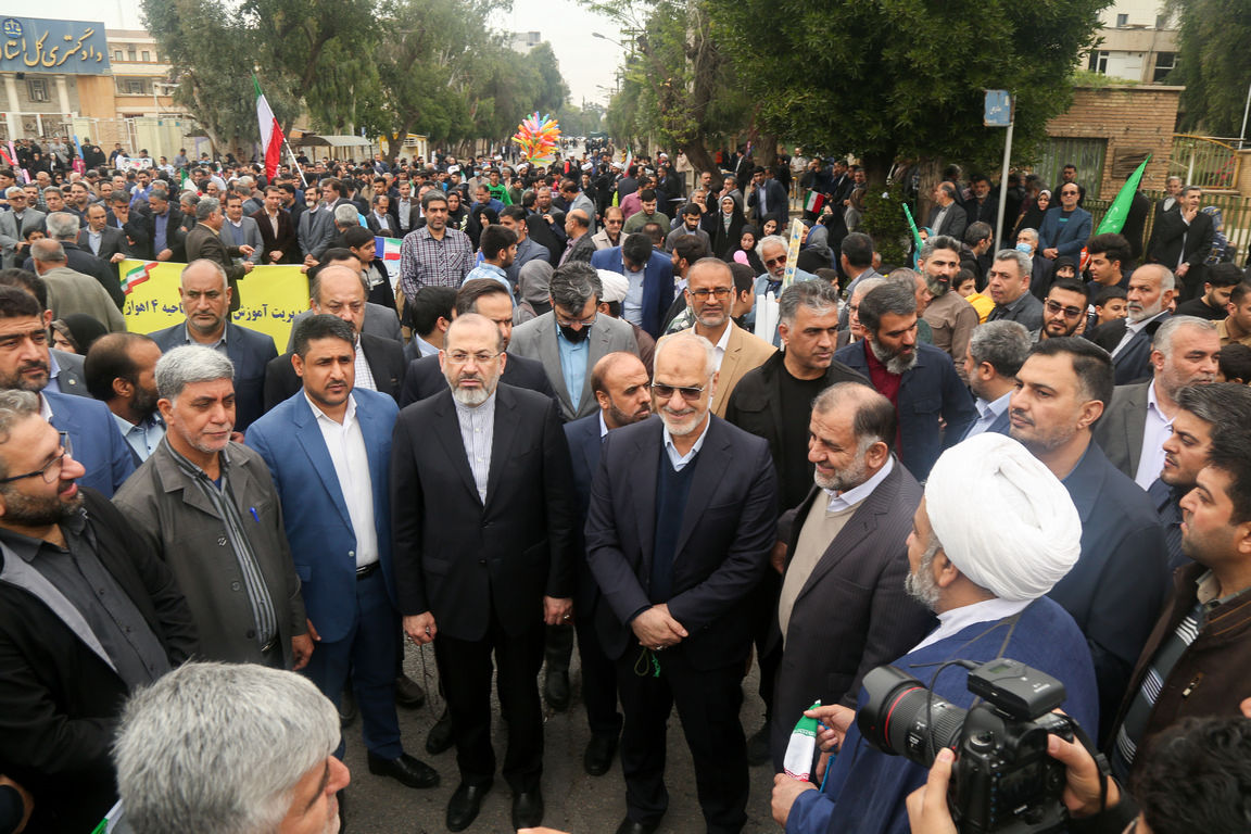 راهپیمایی ۲۲ بهمن با حضور پرسنل سازمان آب و برق خوزستان انجام شد