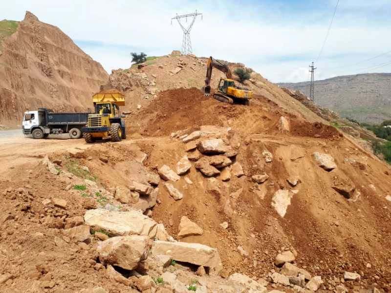 تعمیر خط لوله آبرسانی شرکت آب جنوب شرق در مسجد سلیمان