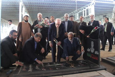 پاسداشت روز شهید با حضور مقامات سازمان آب و برق خوزستان در گلزار شهدای اهواز