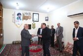 دیدار مدیرعامل سازمان آب و برق خوزستان با خانواده شهید مجید محمدی در ایذه