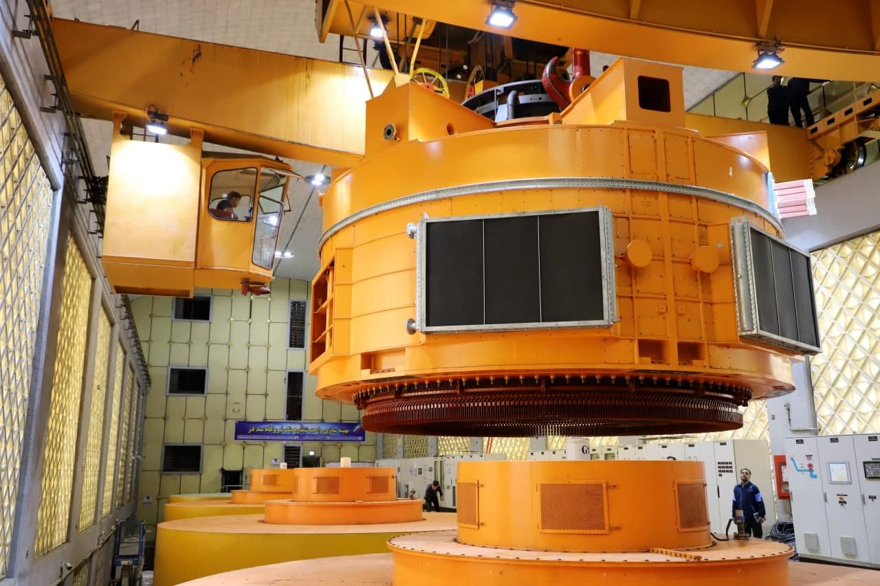 عملیات نصب استاتور 110 تنی واحد شماره یک نیروگاه سد دز انجام شد