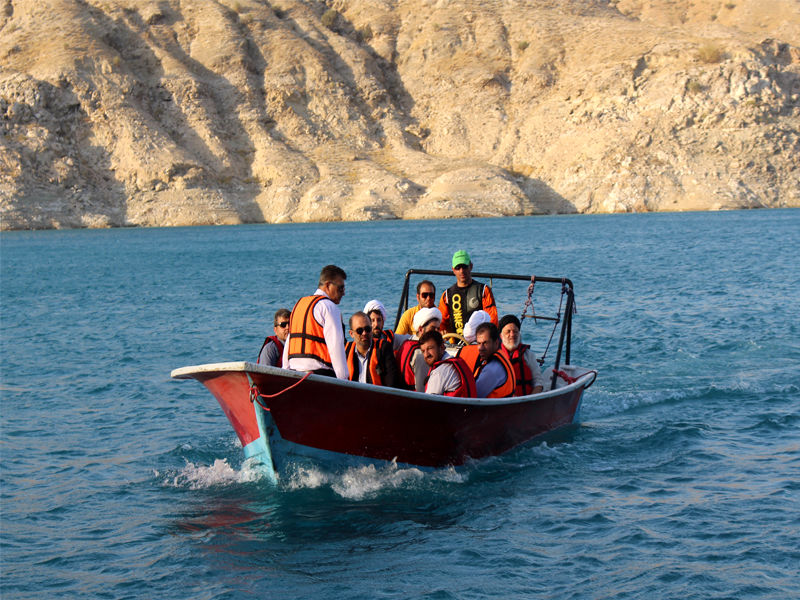 بازدید امام جمعه و جمعی از طلاب شهرستان بهبهان از سد مخزنی مارون 