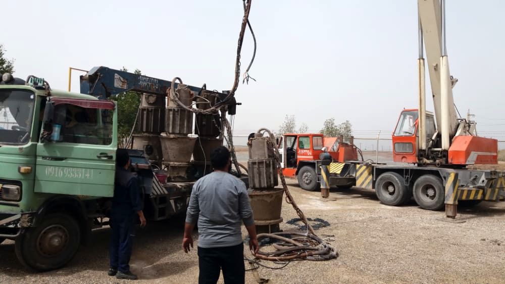 انجام عملیات جابجایی، نصب و راه‌اندازی چهار دستگاه الکتروپمپ در ایستگاه‌های ثانویه آبادان در شرکت آبیاری کرخه و شاوور