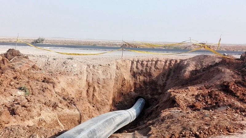 تعویض قسمتی از خط لوله انتقال آب به شهرستان رامشیر