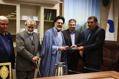 از کارگران نمونه سازمان آب و برق خوزستان در سال 1395 تجلیل شد