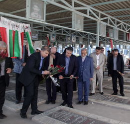 پاسداشت روز شهید با حضور مقامات سازمان آب و برق خوزستان در گلزار شهدای اهواز