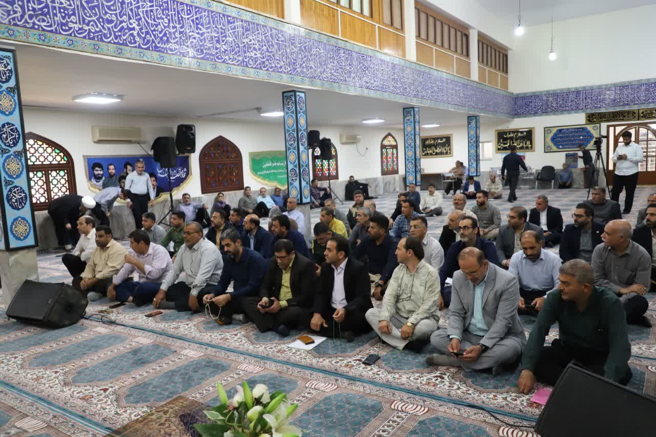 برگزاری محفل انس با قرآن در سازمان آب و برق خوزستان