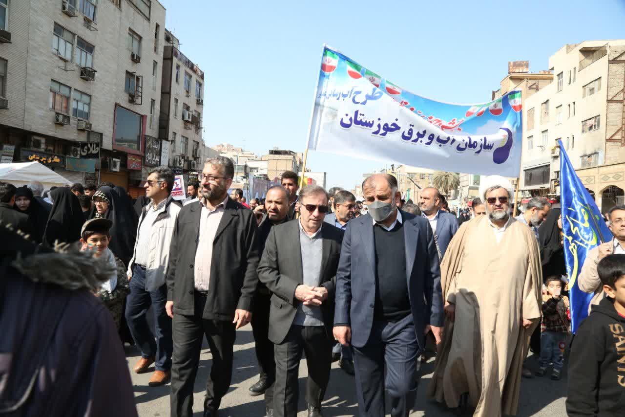 حضور مدیرعامل و پرسنل سازمان آب و برق خوزستان در راهپیمایی ۲۲ بهمن  