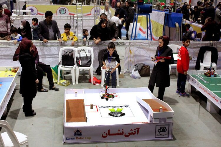 دومین جشنواره و مسابقات فناوری های نوین صنعت آب و برق در اهواز آغاز به کار کرد