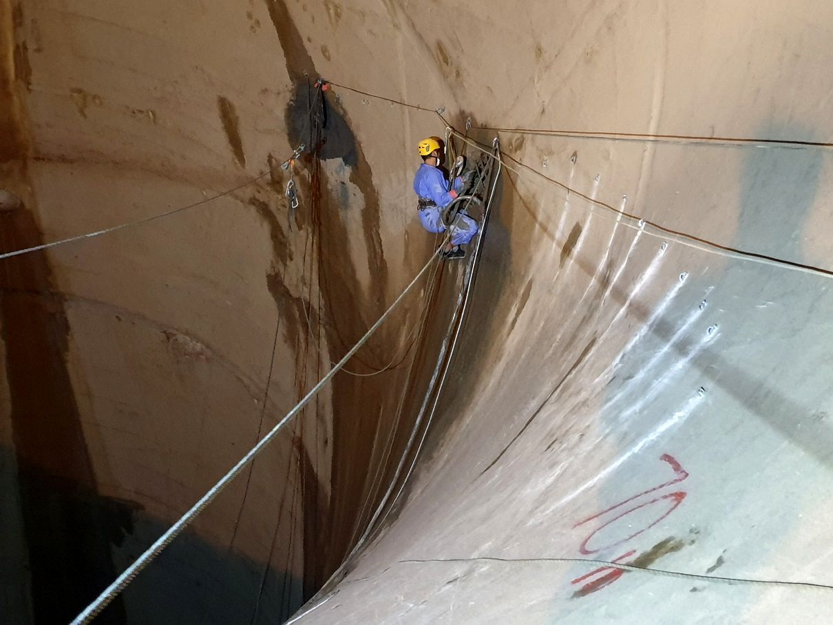 عملیات بازرسی ازتونل آبرسانی واحد های پنج و شش نیروگاه دوم سد شهید عباسپور انجام شد