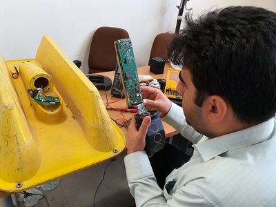 توانمندی مدیریت ایستگاه‌های سنجش منابع آب در تعمیر و سرویس دستگاه دبی سنج پرتابل (Qliner)