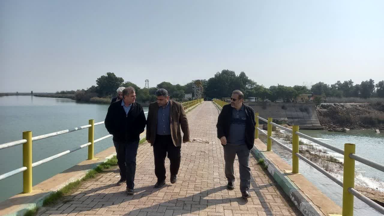 بازدید مدیرعامل شرکت بهره برداری از شبکه های آبیاری کرخه و شاوور از تاسیسات انحرافی حمیدیه و سر دهانه کانال چمران 