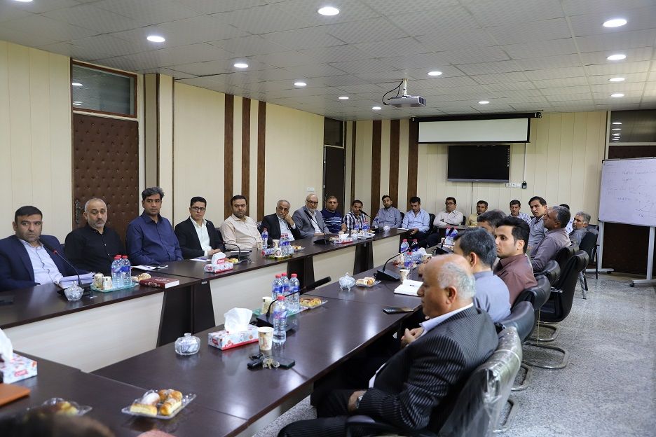 نشست هم اندیشی مدیرعامل شرکت زهره و جراحی با کشاورزان شهرستان امیدیه برگزار شد
