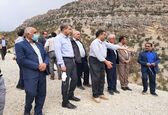بازدید میدانی مدیرعامل سازمان آب و برق خوزستان و نماینده مردم ایذه و باغملک در مجلس شورای اسلامی از موقعیت سدهای زنجیره ای تنگ نایاب صیدون