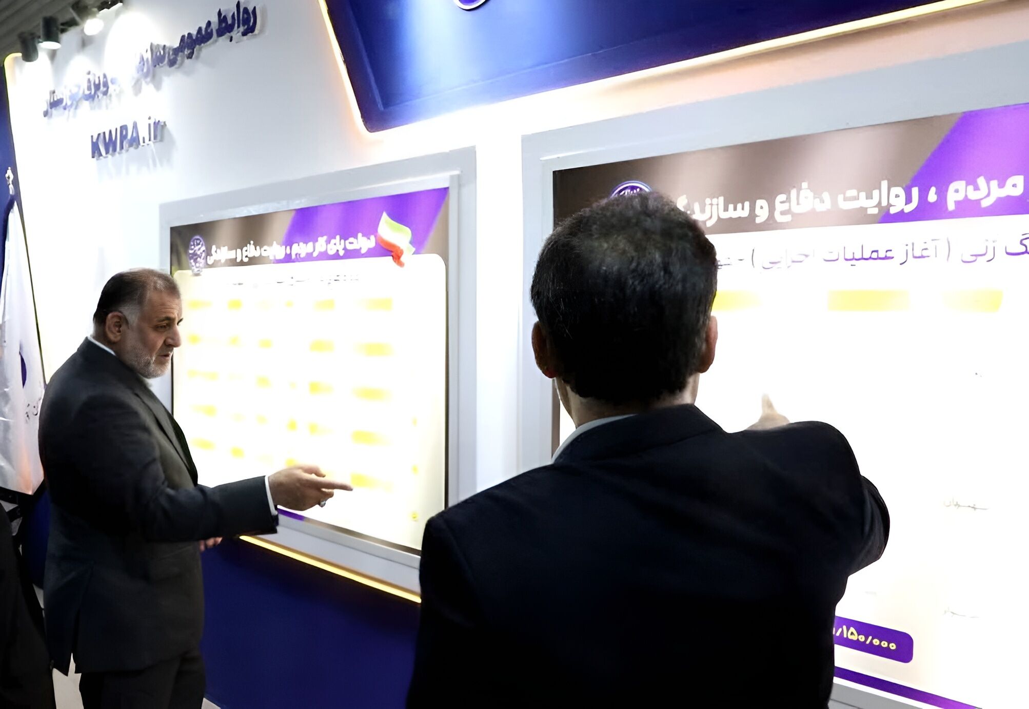 بازدید مدیرعامل سازمان آب و برق خوزستان از نمایشگاه دستاوردهای هفته دولت