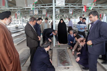 پاسداشت روز شهید با حضور مقامات سازمان آب و برق خوزستان در گلزار شهدای اهواز