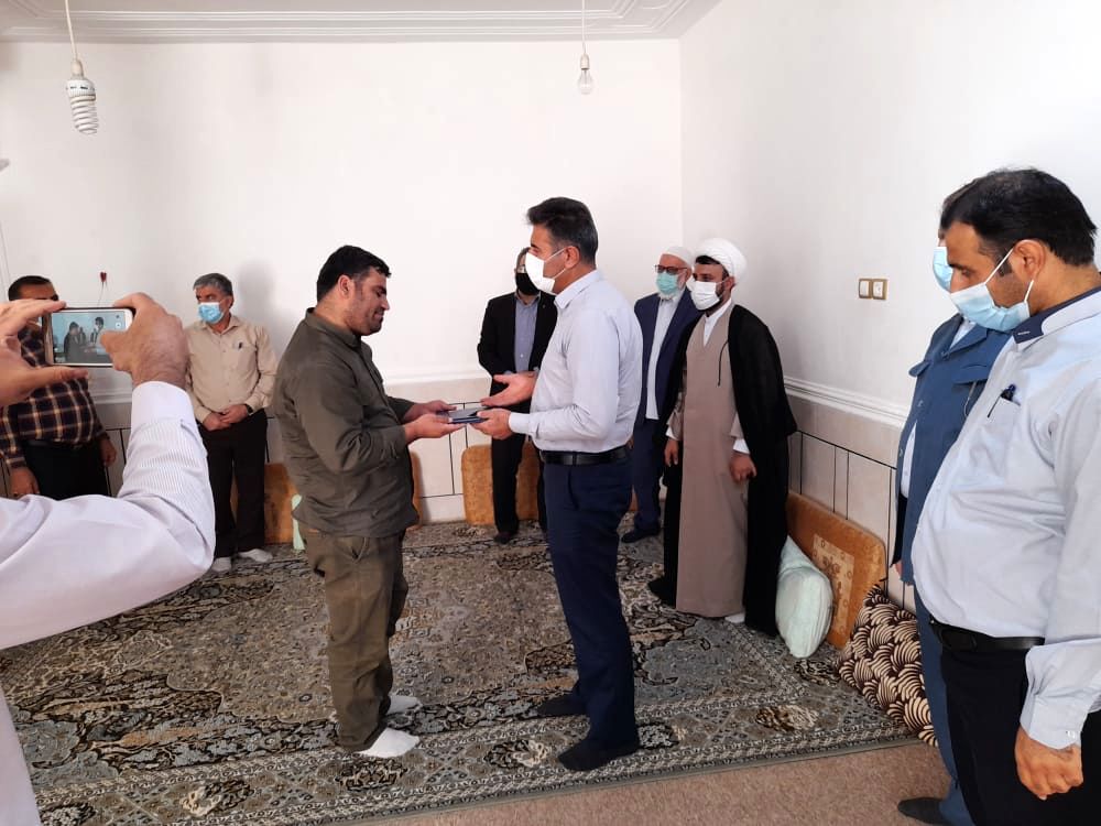 بازدید امور ایثارگران سازمان آب و برق خوزستان خانواده شهدا 