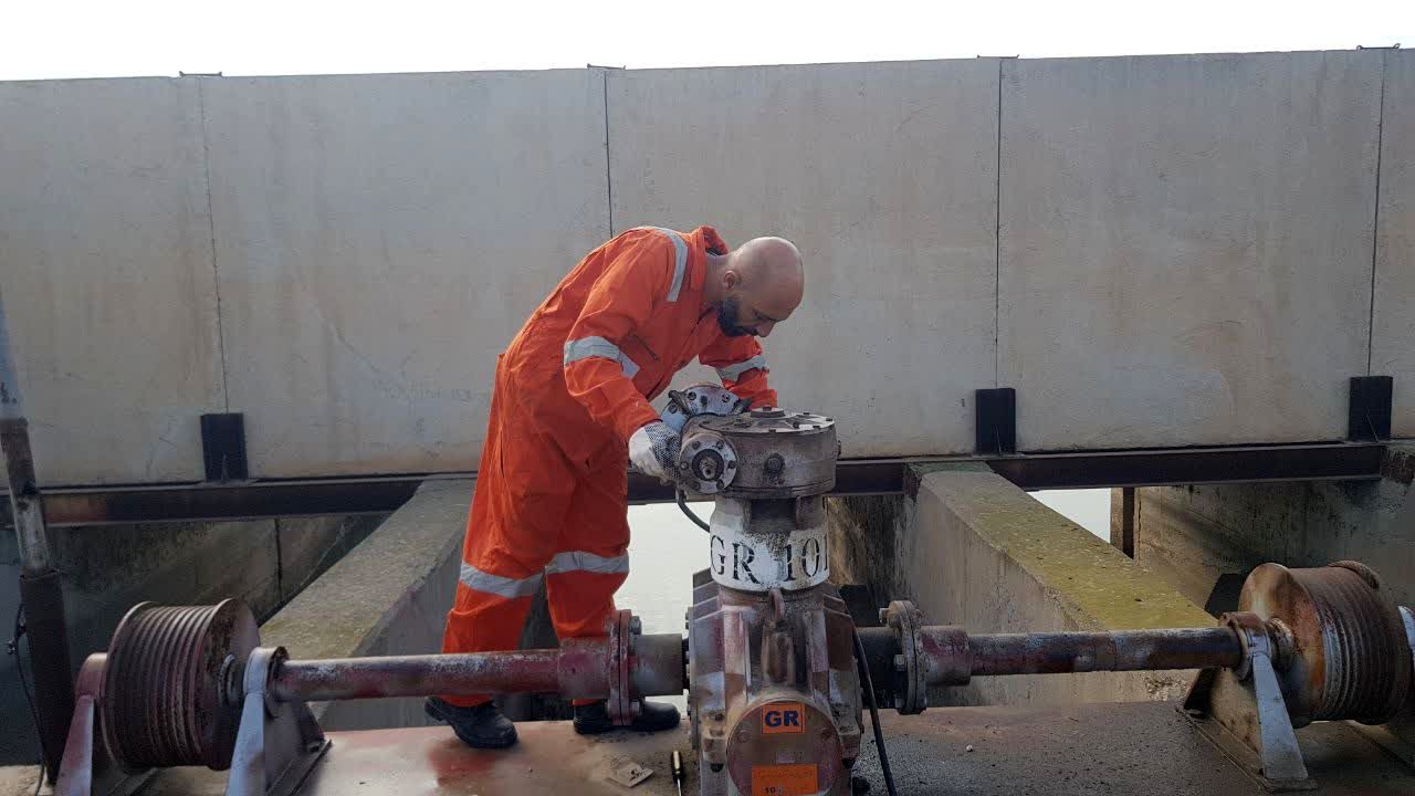 عملیات سرویس سالیانه دریچه های آبیاری شرکت بهره برداری کارون بزرگ آغاز شد