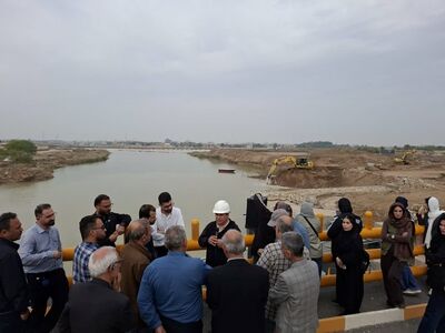 بازدید کاروان راهیان سازندگی نظام مهندسی خوزستان از پروژه‌ی سد سلولی بالادست بهمنشیر؛ تاکید بر نقش پروژه در مهار شوری و تثبیت جریان آب