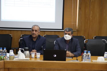 ۷