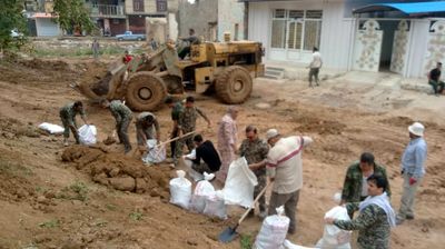 حضور بسیجیان پایگاه شرکت تعمیرات نیروگاه های برق آبی در مناطق سیل زده  خوزستان