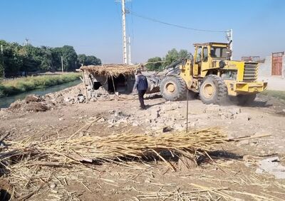 رفع تصرف کانال کشاورزی در منطقه شرق شبکه آبیاری دز
