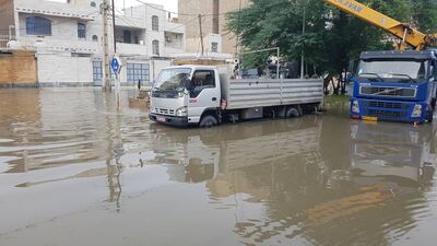 کمک رسانی شرکت آب جنوب شرق به شهرهای ماهشهر، بندر امام خمینی (ره) و کارون در اثر آبگرفتگی