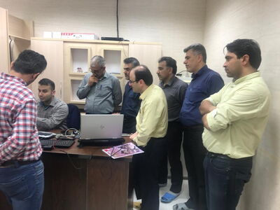 بازدید معاونت بهره برداری و توسعه نیروگاه ها از آزمایشگاه و مرکز تخصصی الکترونیک نیروگاه مسجدسلیمان 