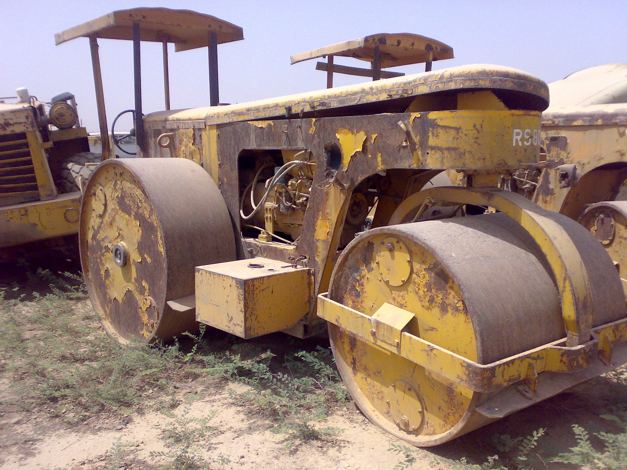 مزایده:: ماشین آلات راهسازی ومزدا ۳۲۳ سواری