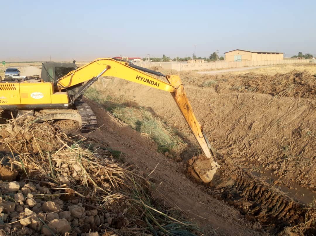 اتمام لایروبی زهکش های اصلی شبکه آبیاری جایزان و فجر