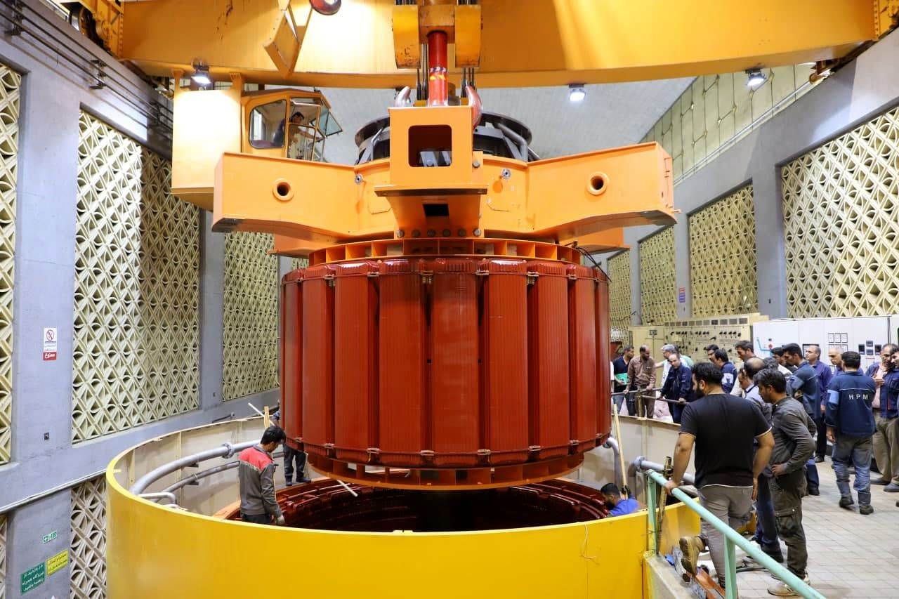 عملیات نصب روتور ۱۲۰ تنی واحد شماره ۳ نیروگاه سد دز انجام شد