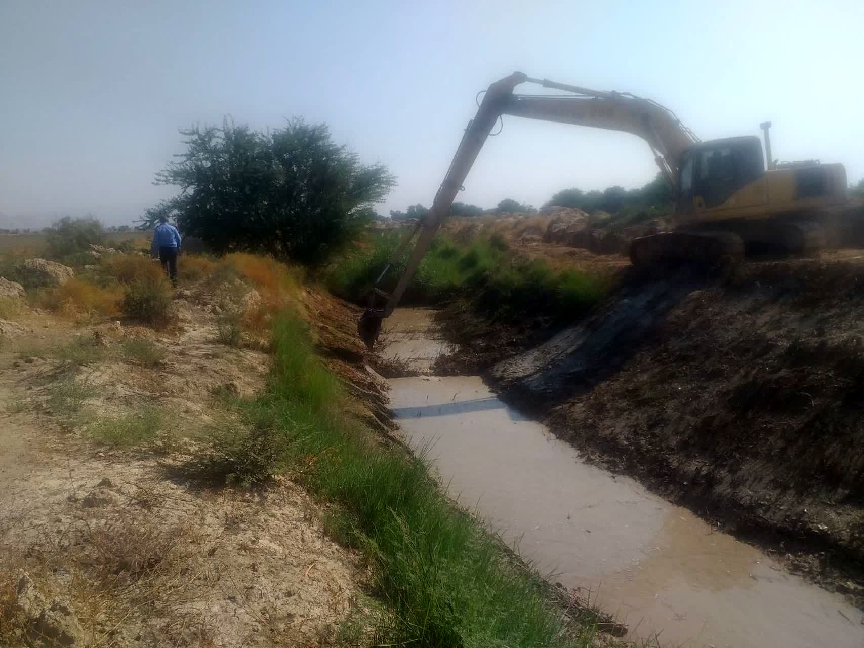 نهر ملا در شبکه شهید رجایی امیدیه لایروبی شد