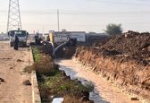حفر کانال و لوله گذاری برای دفع آب های سطحی در منطقه معین زاده اهواز

