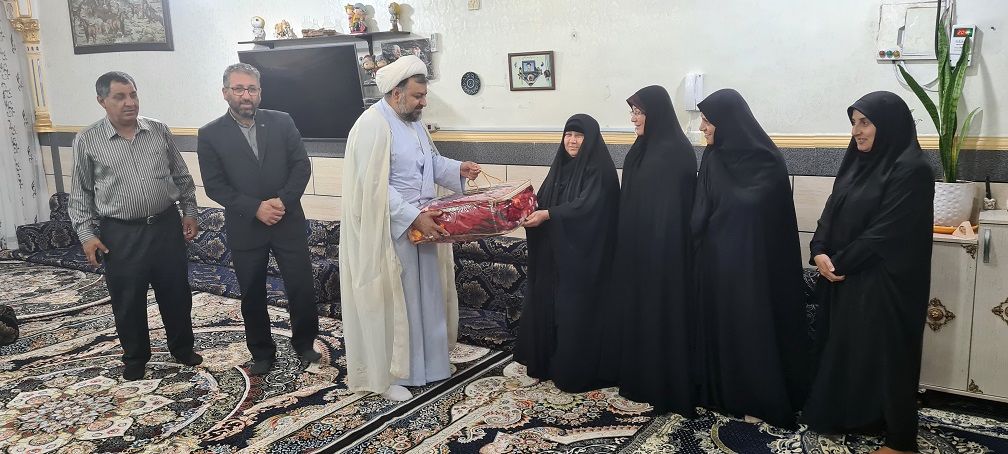 تکریم خانواده شهدای سازمان آب و برق خوزستان با اجرای طرح “سپاس”