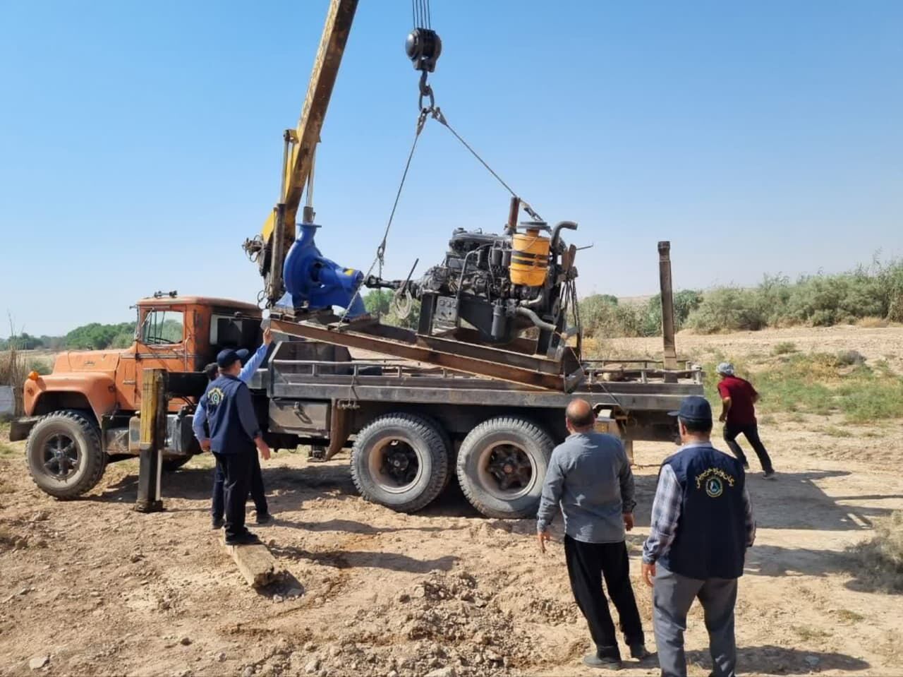  برخورد با برداشت کنندگان غیر مجاز آب در شبکه های آبیاری شمال خوزستان 