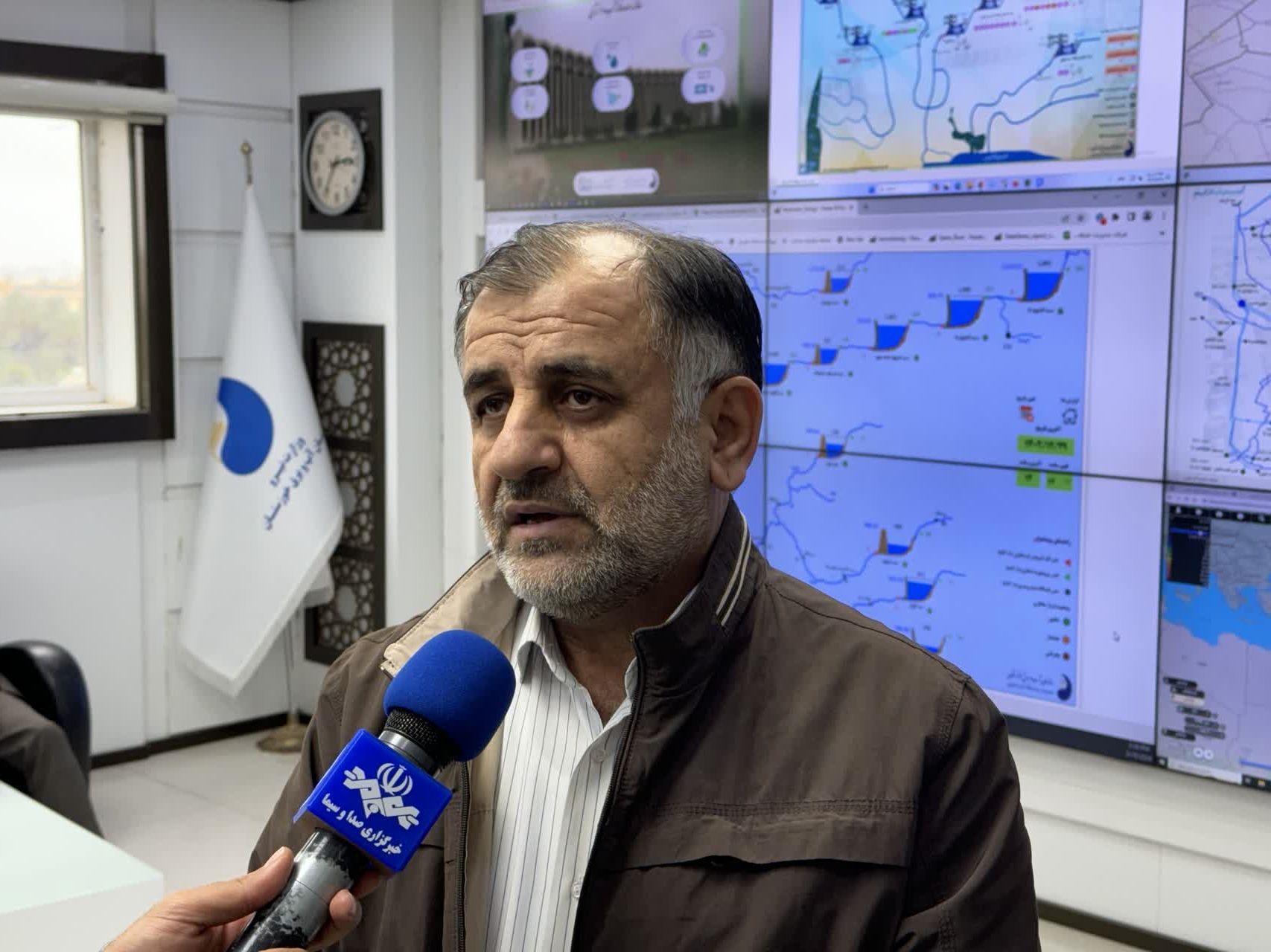 گروه‌های کارشناسی سازمان آب و برق خوزستان در نقاط مختلف استان مستقر شدند/شهروندان و میهمانان از حضور در اطراف رودخانه‌ها خودداری کنند