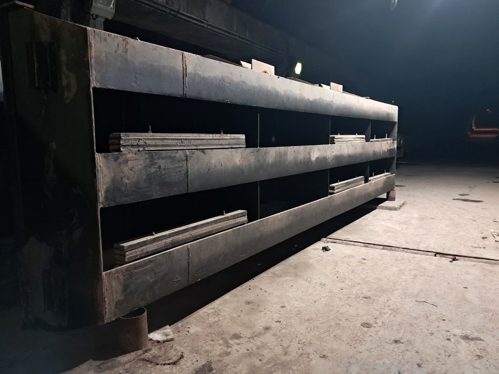 رفع اشکال اساسی ازآب بند استاب لاگ های  پایاب نیروگاه دوم سد شهید عباسپور