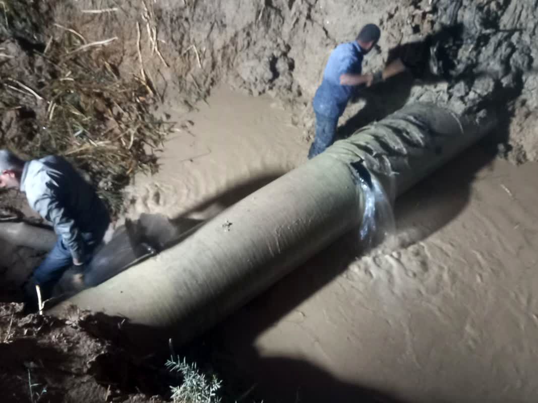 شکستگی خط لوله ۸۰۰ میلی متری GRP آبرسانی به شهر چمران تعمیر شد