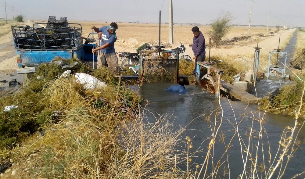  پاک سازی آشغالگیر کانال های تحت پوشش شبکه آبیاری مارون