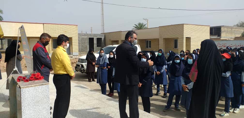 تجلیل از معلمان توسط شورای فرهنگی سازمان آب و برق خوزستان