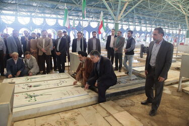 پاسداشت روز شهید با حضور مقامات سازمان آب و برق خوزستان در گلزار شهدای اهواز